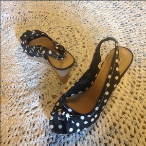 ❤️American Eagle Black and White Polka Dot Wedges